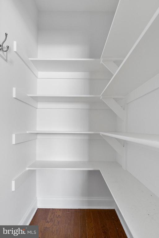 Building Photo - 25 E Boscawen St