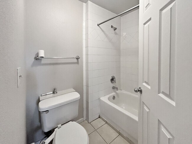 Building Photo - $0 DEPOSIT OPTION. 2 BED 2.5 BATH CONDO AT...