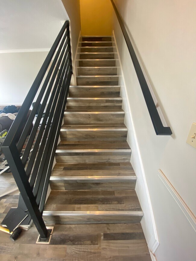 Building Photo - 240 E 2230 N