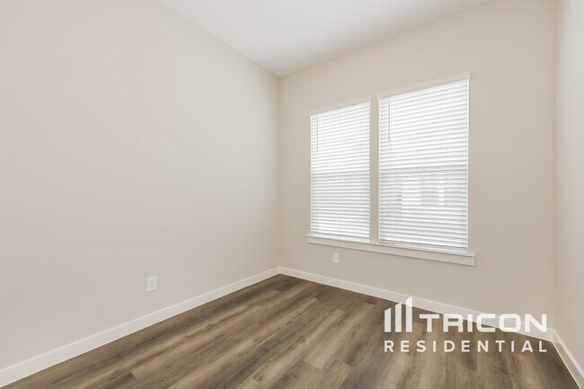 Building Photo - 1113 Fallgate Dr