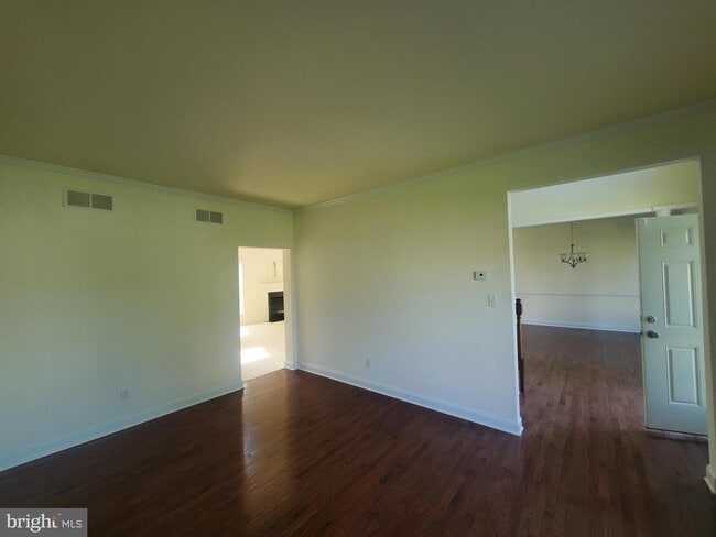 Building Photo - 33 Saphire Ct