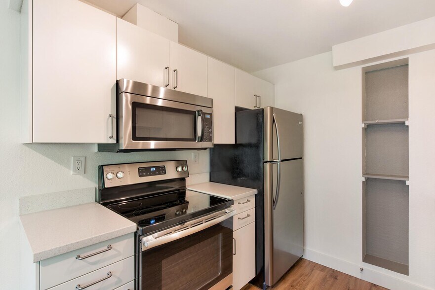 Kitchen Left - 14334 126th Ave NE