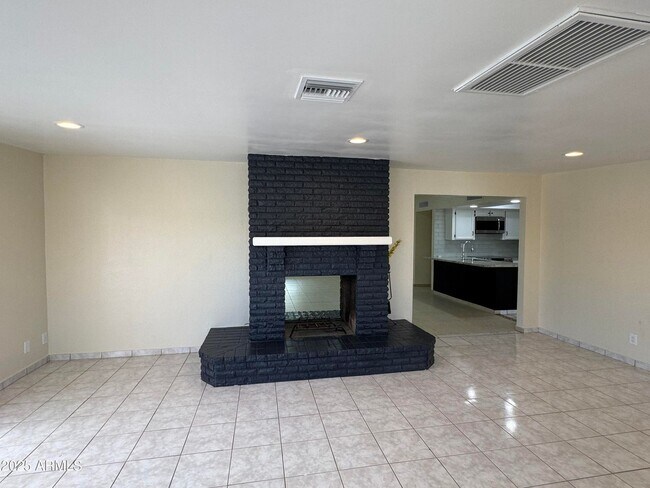 Building Photo - 5502 W Frier Dr