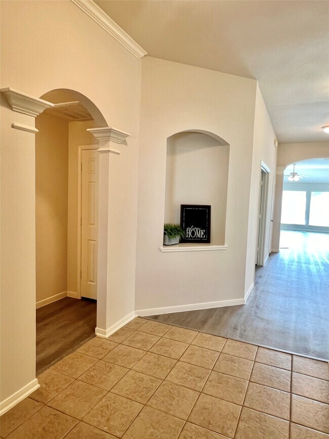 Building Photo - 128 Emerald Loch Ln