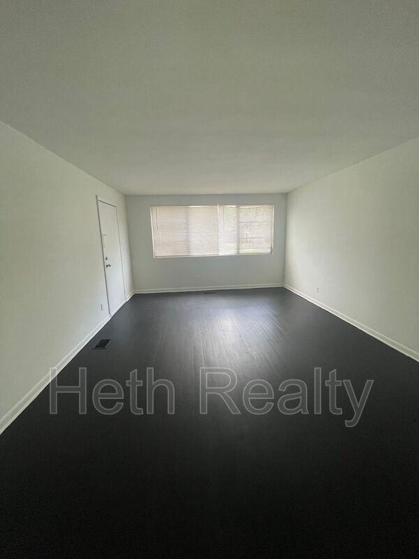 Building Photo - 1806 Van Wert Ave