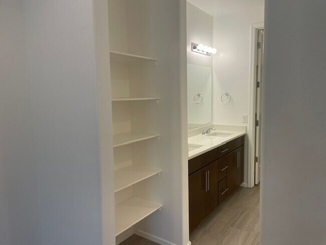 Building Photo - 7750 S Crested Spring Dr