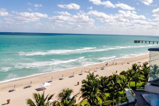 Building Photo - 17001 Collins Ave