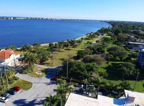 Bryant Park steps away - 115 S Golfview Rd