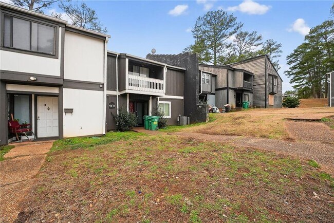 Building Photo - 6071 Regent Manor