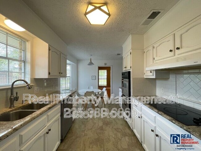 Building Photo - 5536 Parkforest Dr