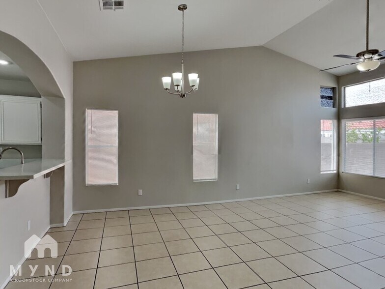 Building Photo - 3942 Redfield Ave