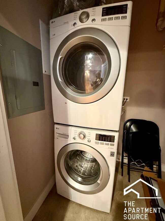 Building Photo - 3433 S Indiana Ave