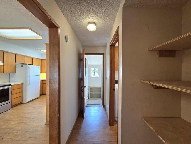 Building Photo - Large 4 Bedroom 2 Bath in Quaint Waterville