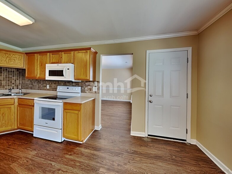 Building Photo - 2119 Ponty Pool Dr