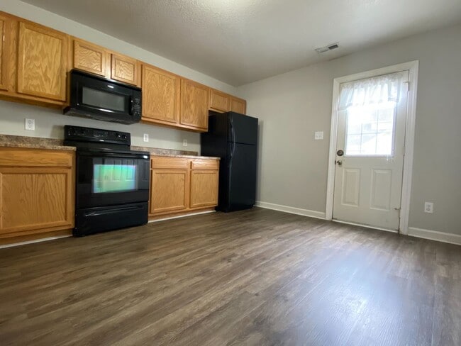 Building Photo - Splendid on Springwood