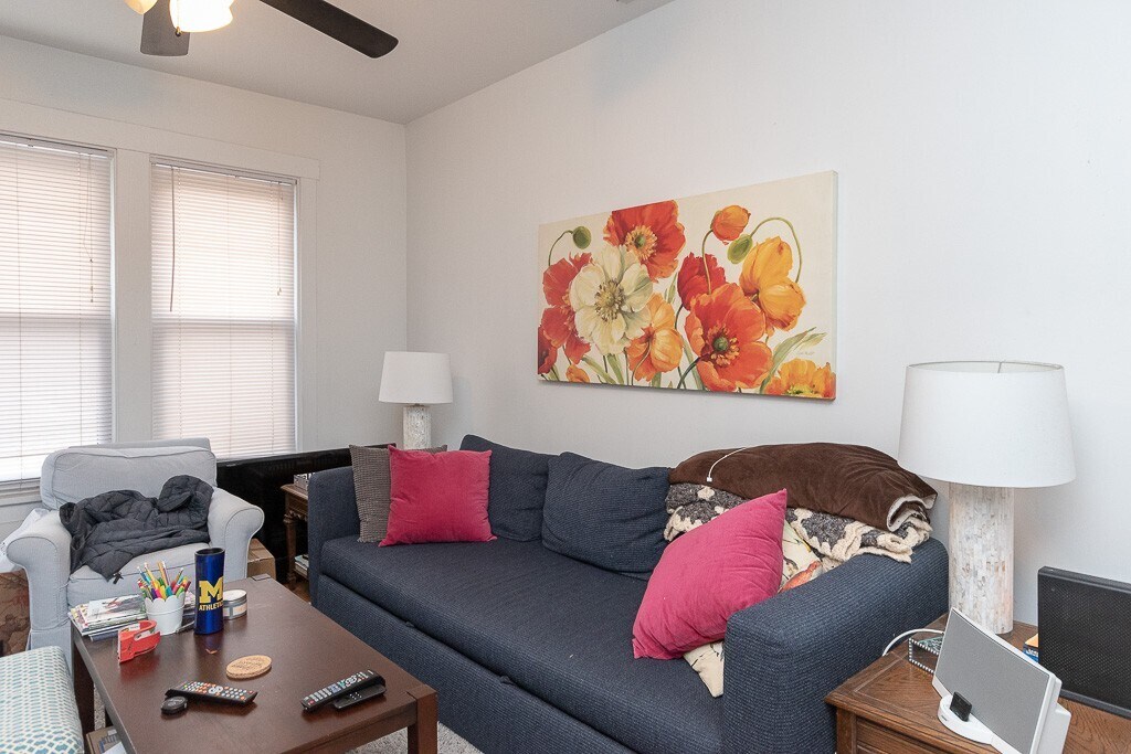 Building Photo - 2627 N Marshfield Ave