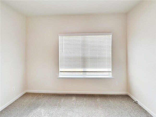 Building Photo - 1000 Claas Wy