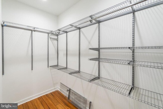 Building Photo - 601 McClellan St