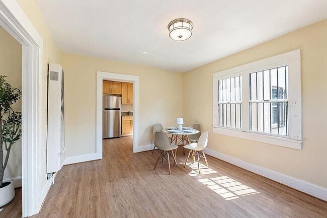 Building Photo - 1321 E 48th St