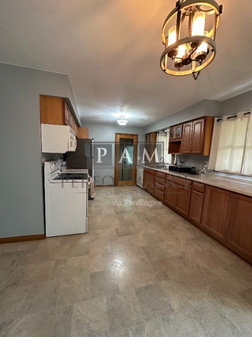 Building Photo - 7116 W Armour Ave