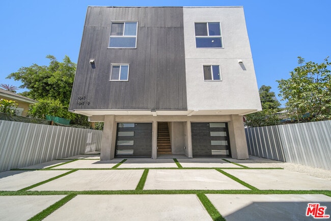 Building Photo - 1055 N Wilton Pl