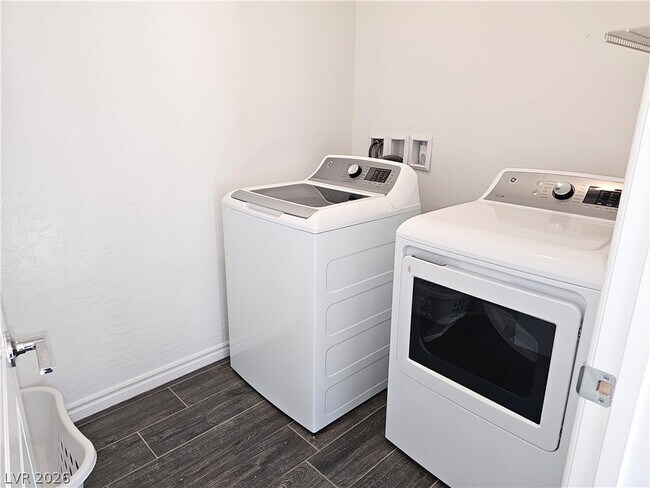 Building Photo - 921 Mayfield Mnr Ln