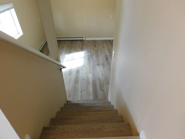 Building Photo - Tri-Level in Clifton COMING SOON!!!
