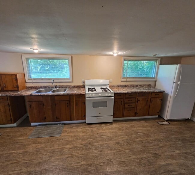 Building Photo - 29 E Vanscoter St