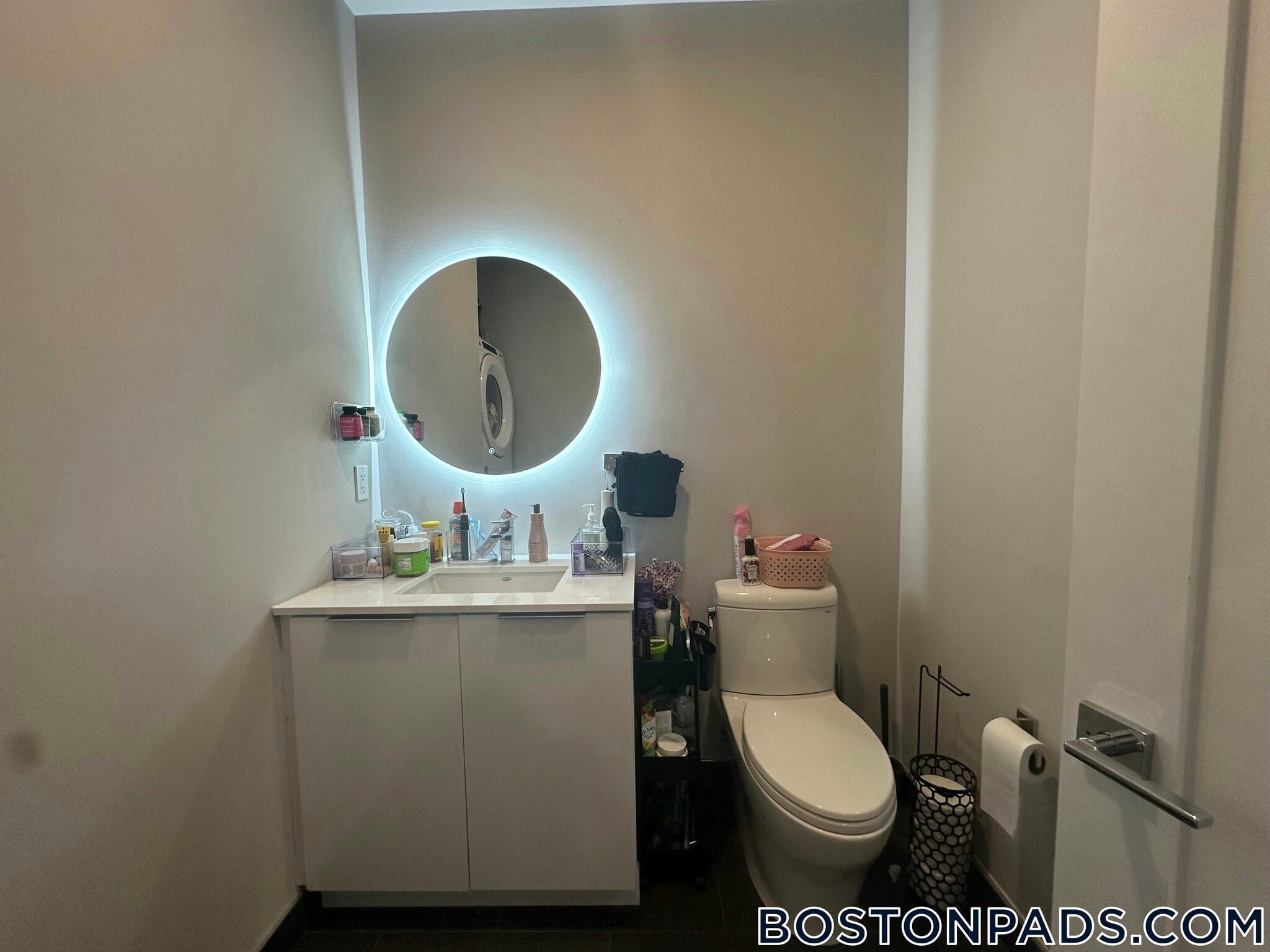 Building Photo - 656 Saratoga St