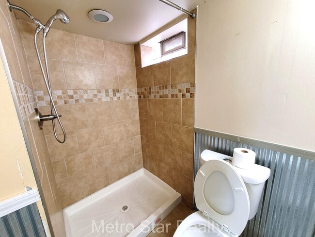 Building Photo - 315 N Minerva Ave