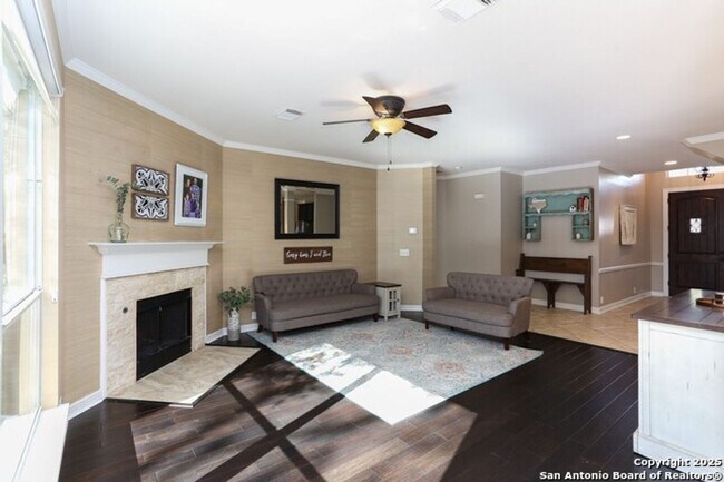 Building Photo - Charming 5-Bedroom Home for Rent in Gated ...