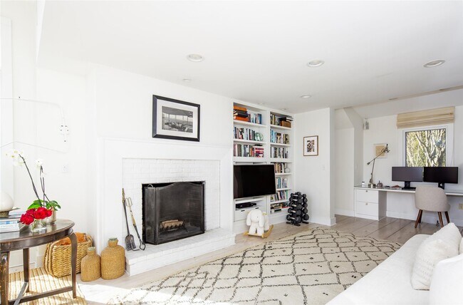 Building Photo - 176 Sayre's Path