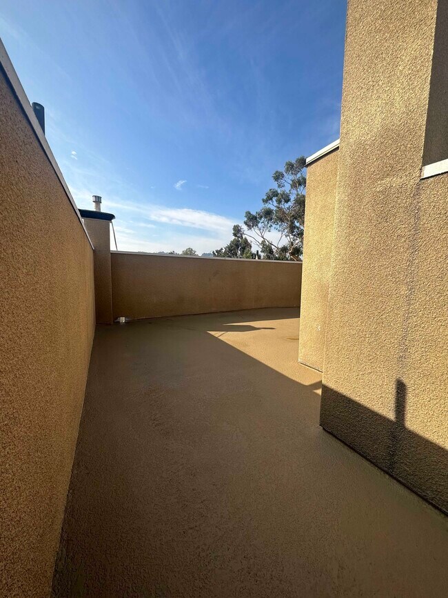 Building Photo - 13012 Riverside Dr