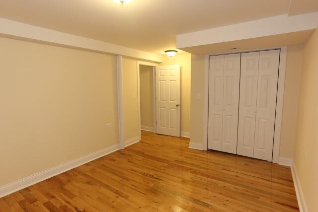 Building Photo - 1141 W Oakdale Ave