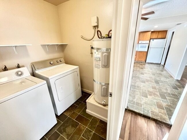 Building Photo - **Pre-Leasing for Summer 2026** Nice home with private front yard