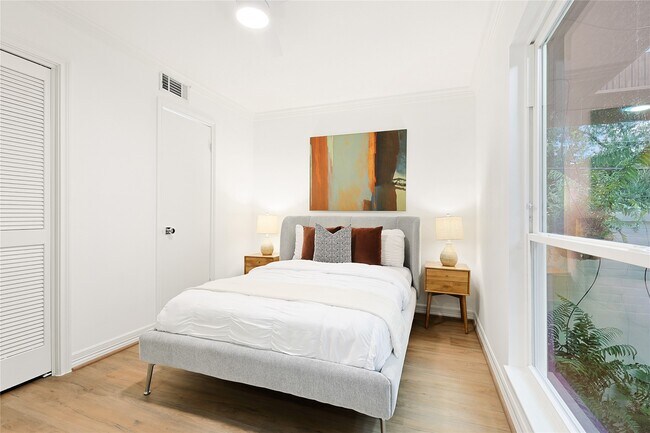 Building Photo - 526 Colquitt St