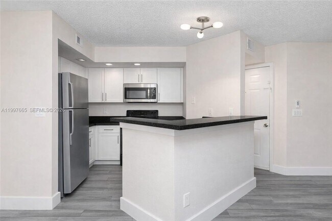 Building Photo - 12620 Vista Isles Dr