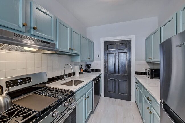 Building Photo - 518 Lamar Ave