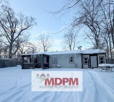 Building Photo - 9726 Log Cabin Trl