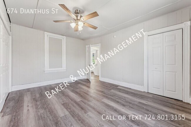 Building Photo - 674 Dianthus St