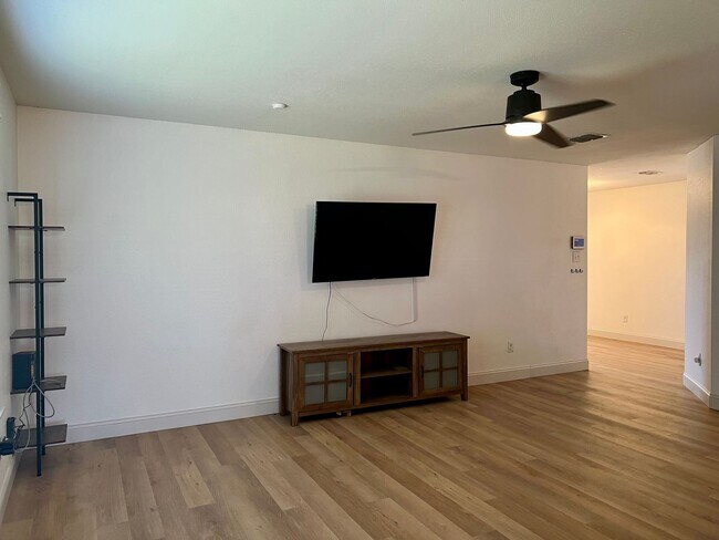 Building Photo - QUAIL