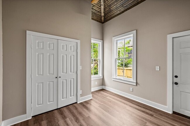 Building Photo - 1724 Winnie St