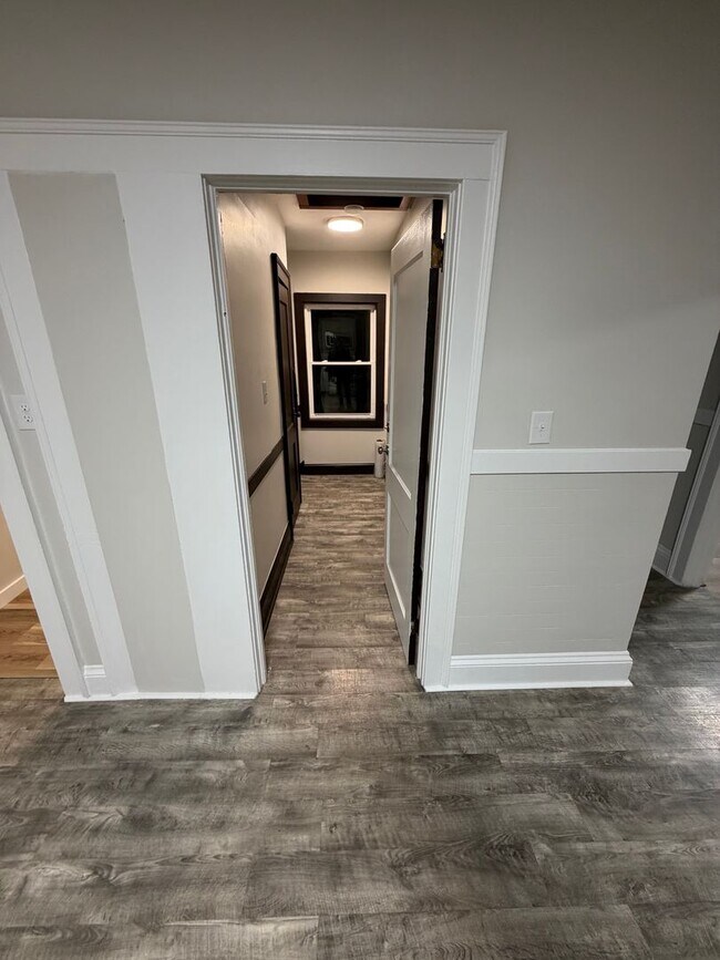 Building Photo - 2 Bedroom West Hartford