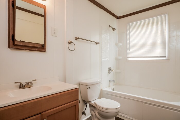 Building Photo - 608 S Fairfield Rd