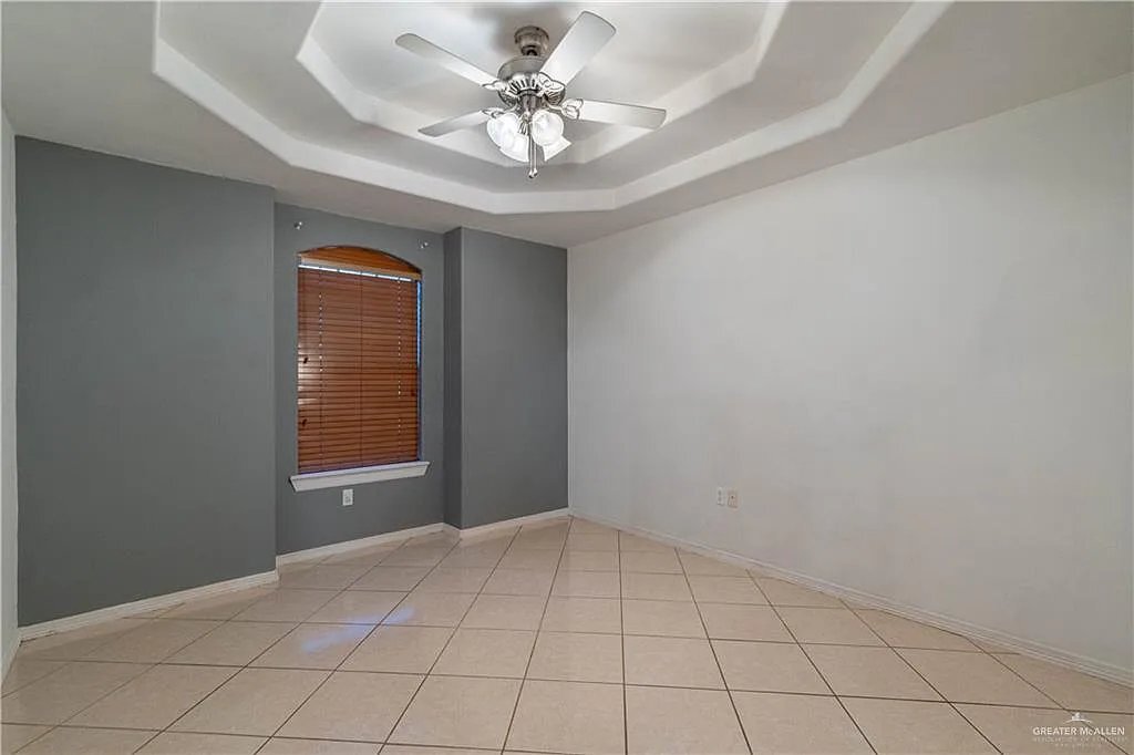 Building Photo - 504 E Biyaneta Ave