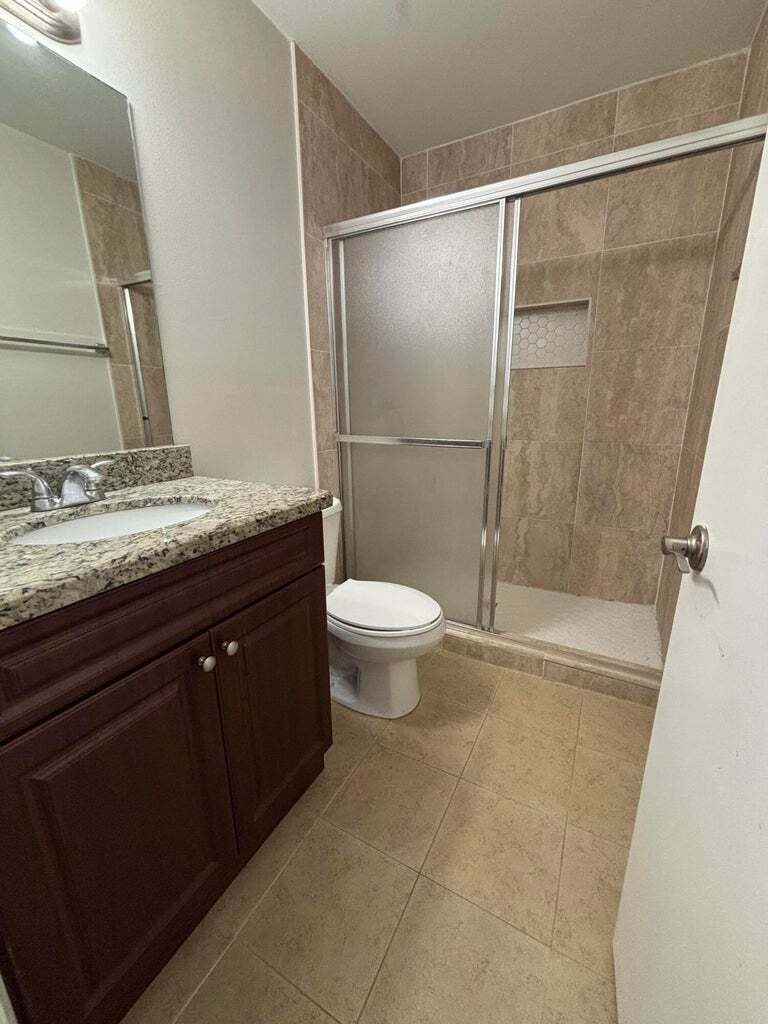 Building Photo - 510 Lakeview Dr E