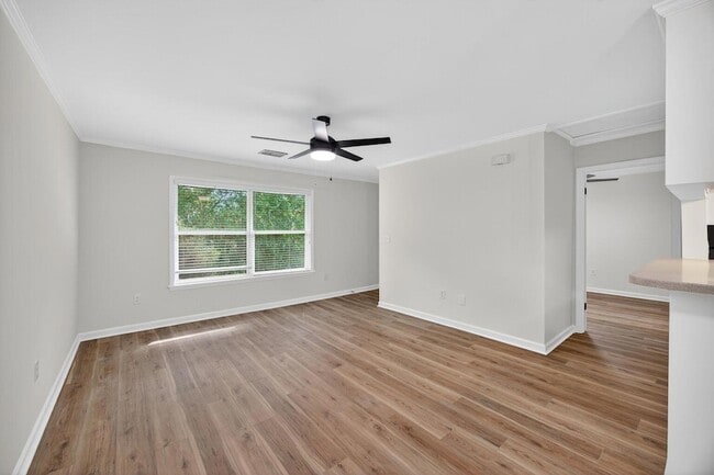 Building Photo - 341 W Coleman Blvd