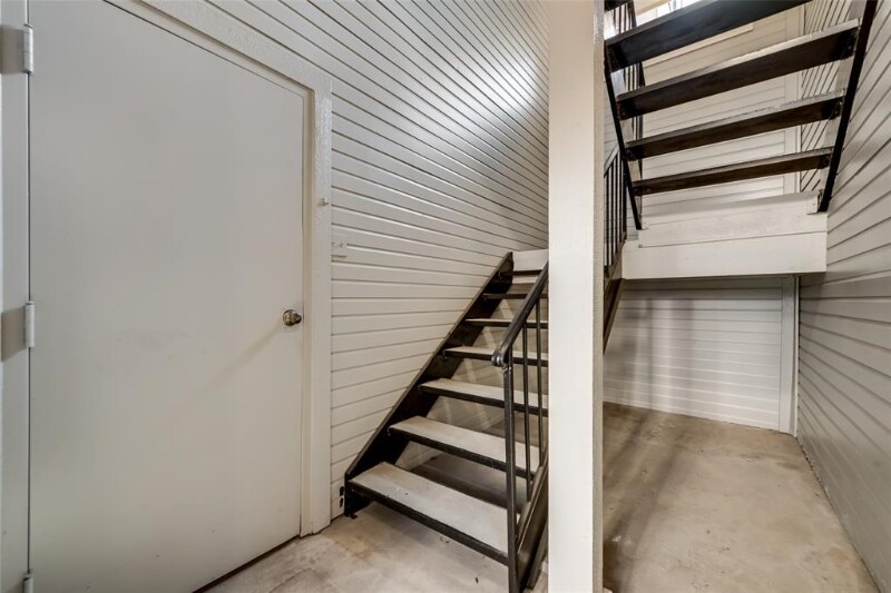 Building Photo - 14400 Montfort Dr