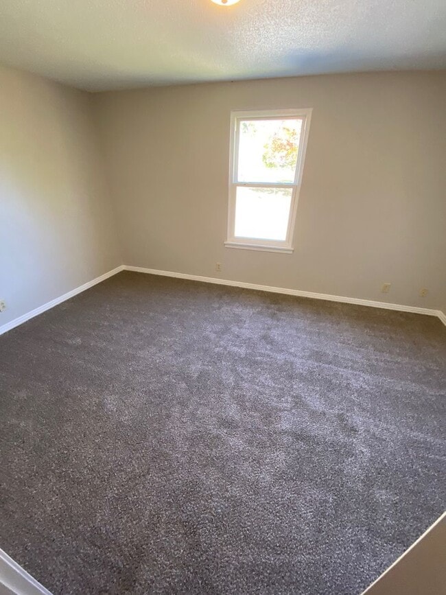 Building Photo - Ask about our move in special