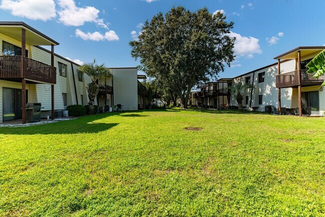 Building Photo - 308 Miracle Strip Pkwy SW